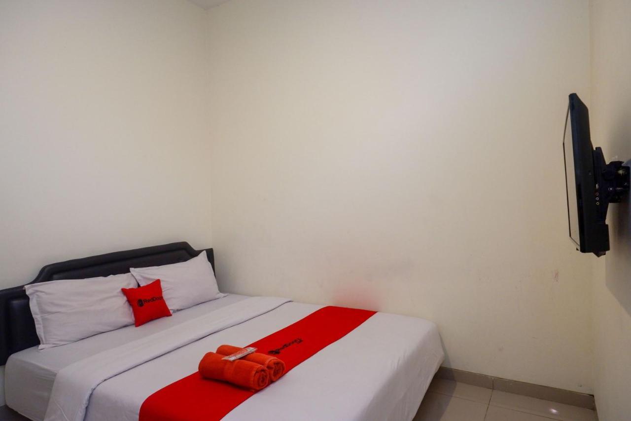 Sans Hotel Mataram Malioboro Джокьякарта Экстерьер фото