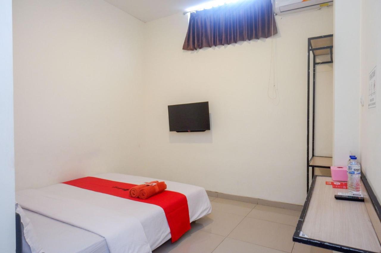Sans Hotel Mataram Malioboro Джокьякарта Экстерьер фото