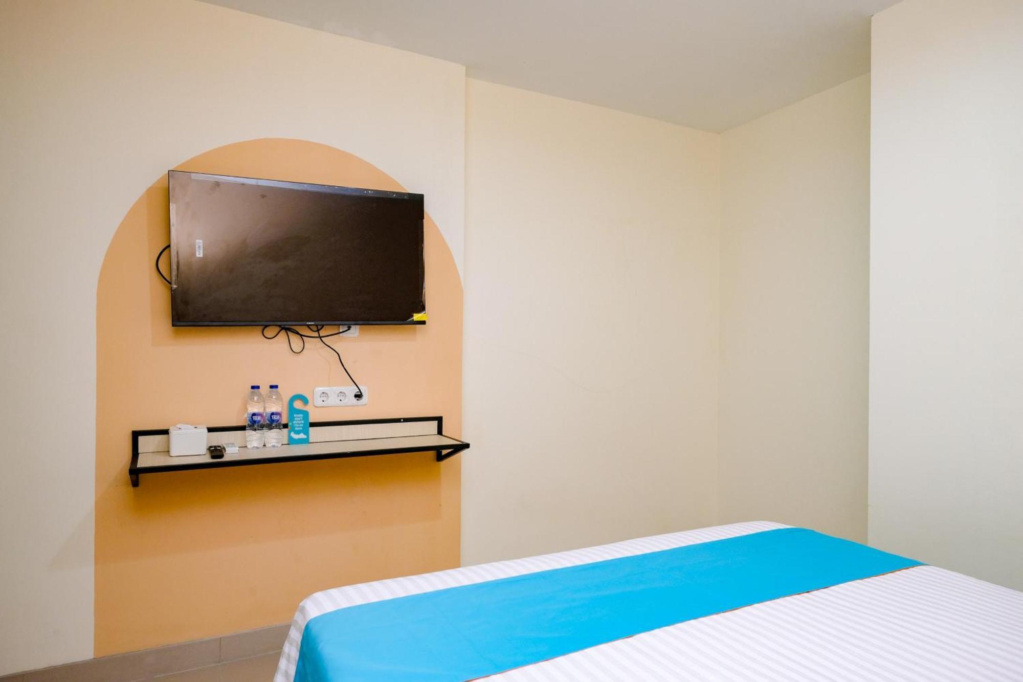 Sans Hotel Mataram Malioboro Джокьякарта Экстерьер фото