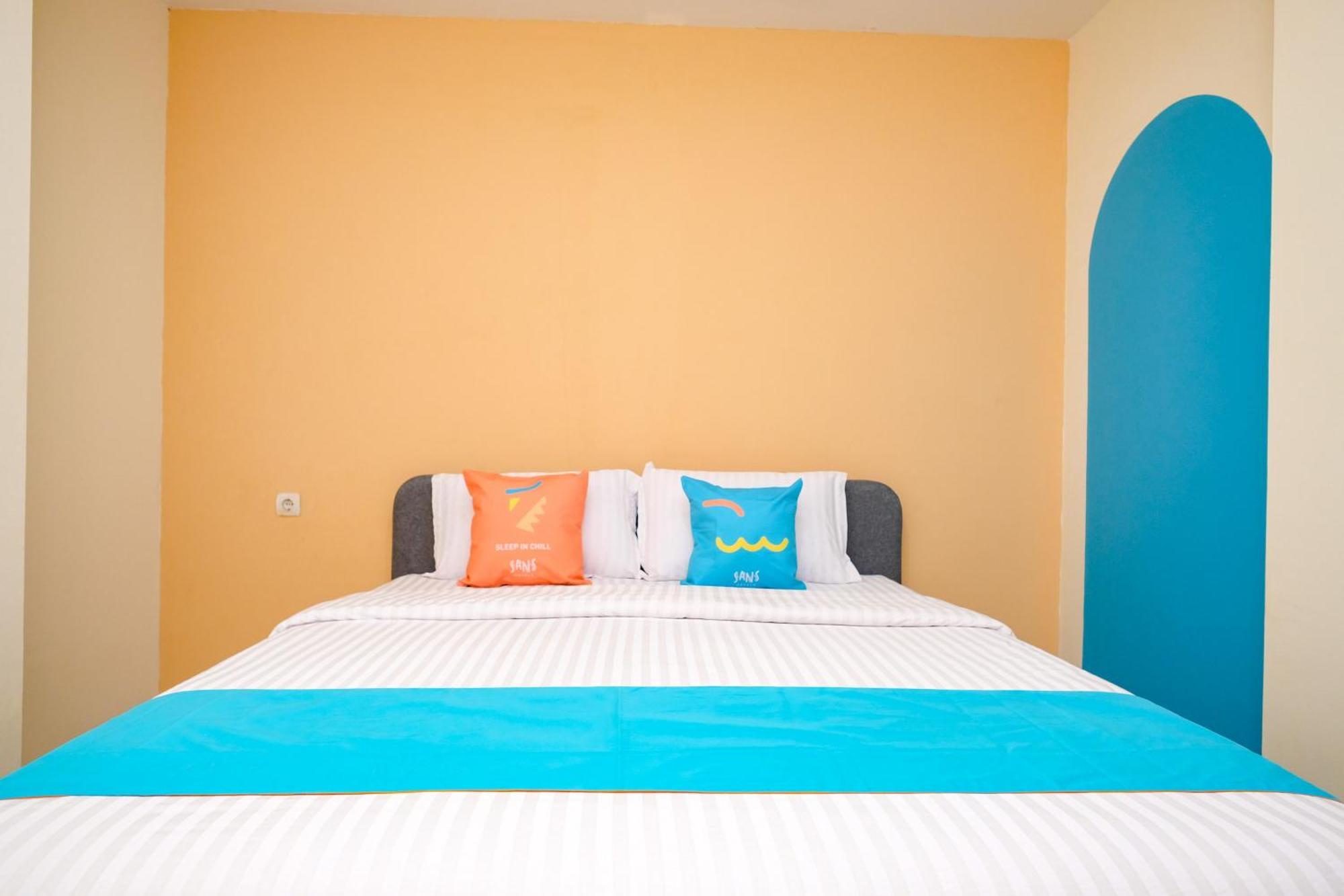 Sans Hotel Mataram Malioboro Джокьякарта Экстерьер фото